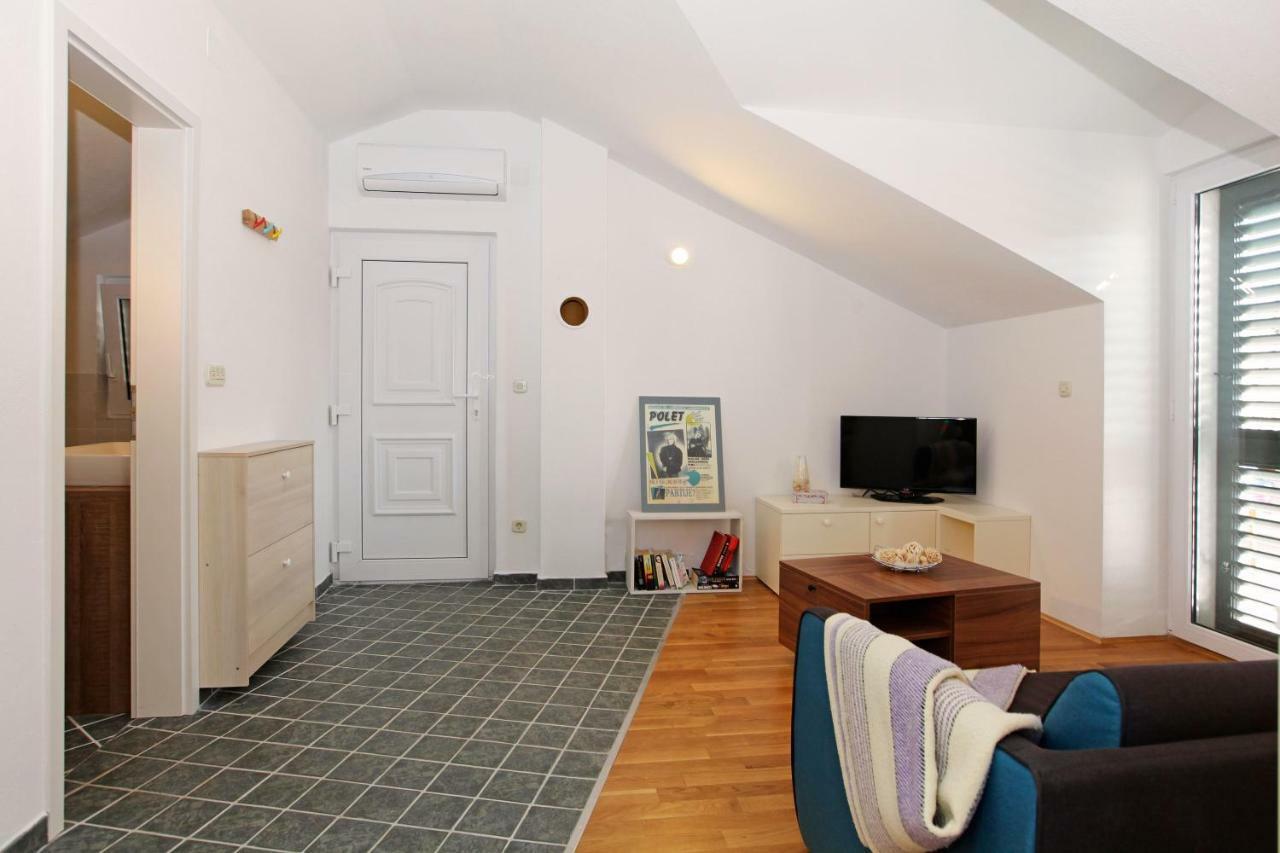 Ferienwohnung Superb Penthouse Luna Bol Exterior foto